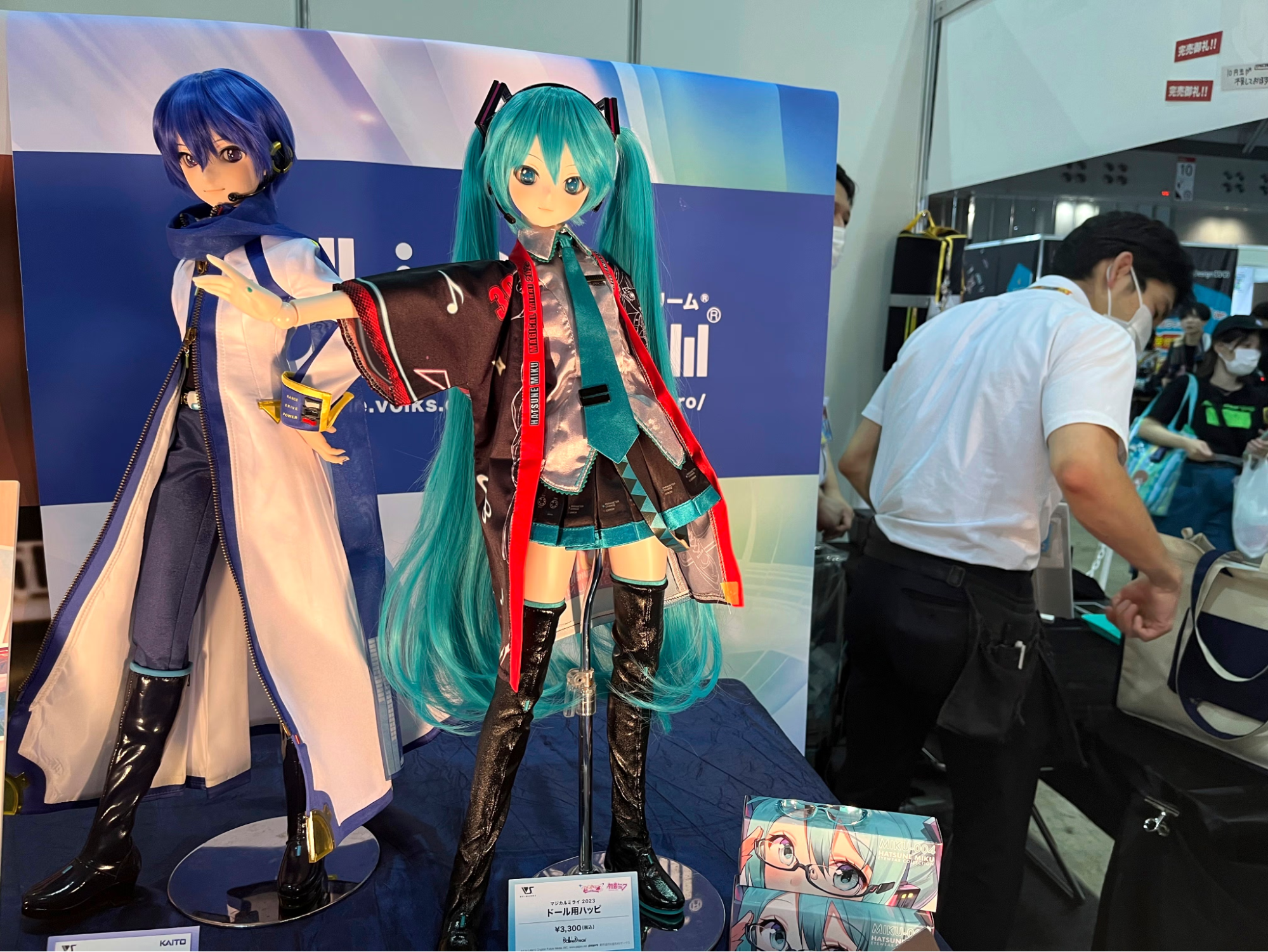 Who-Made-Hatsune-Miku-The-Creators-Behind-the-Virtual-Idol Blokees