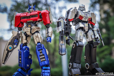 Orion Pax vs D-16 Display Guide for Transformers Toys